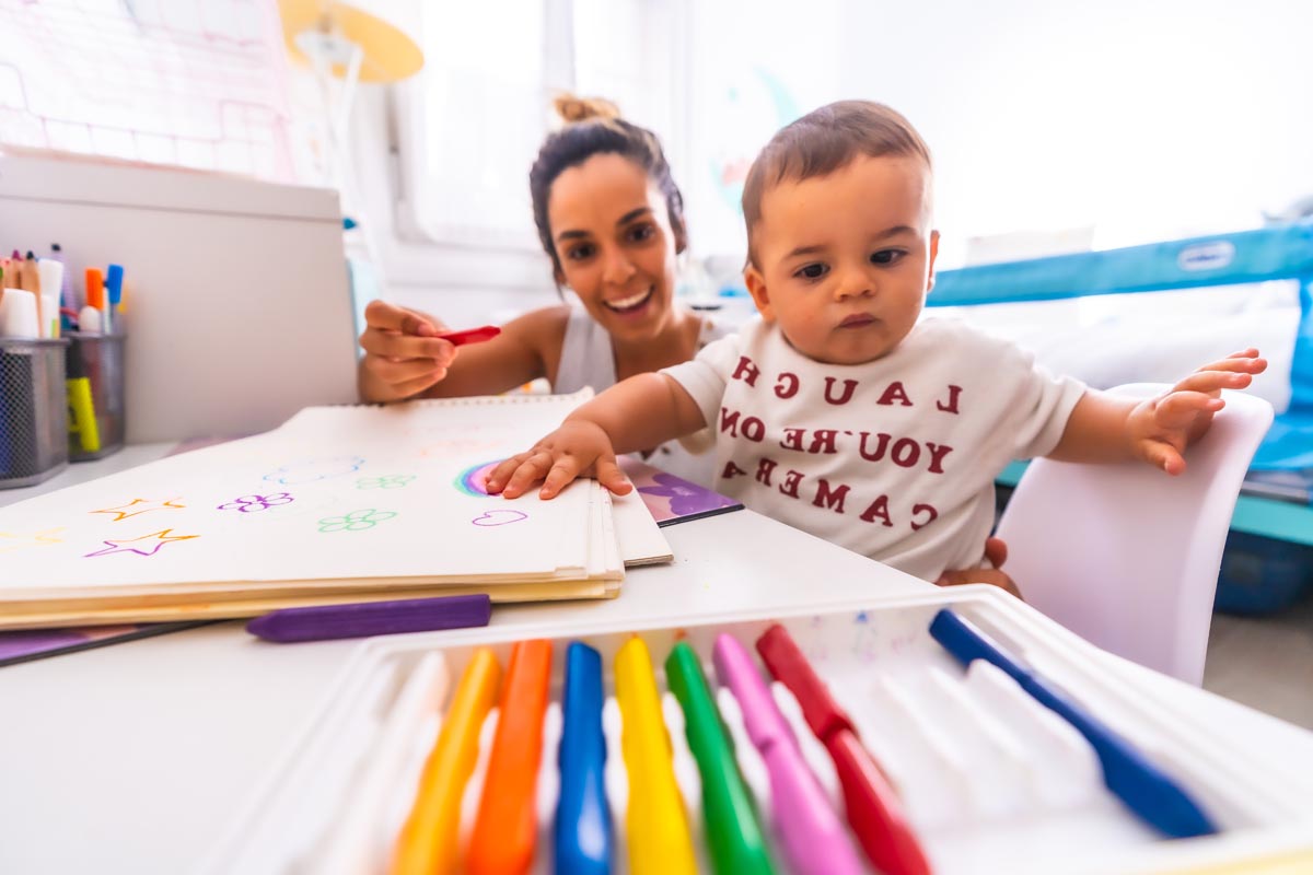 assistante maternelle avec bebe