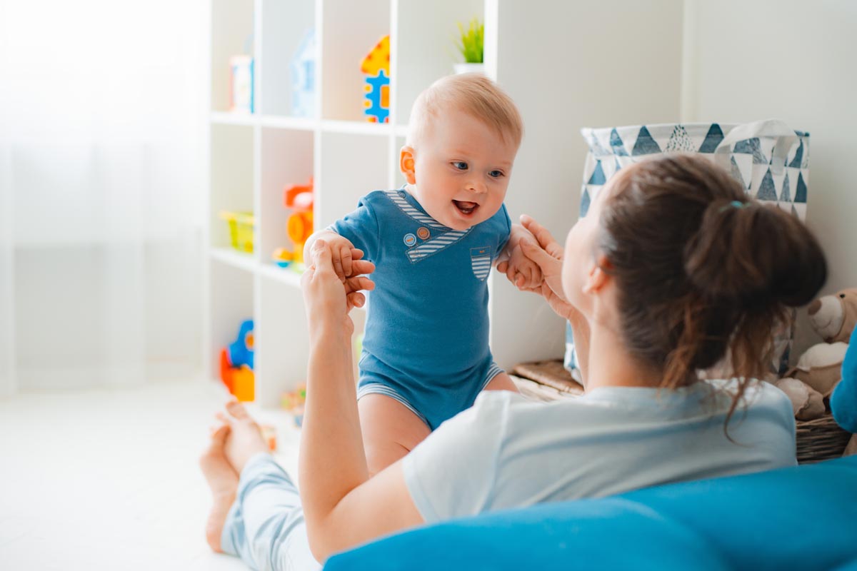 assistante maternelle avec bebe